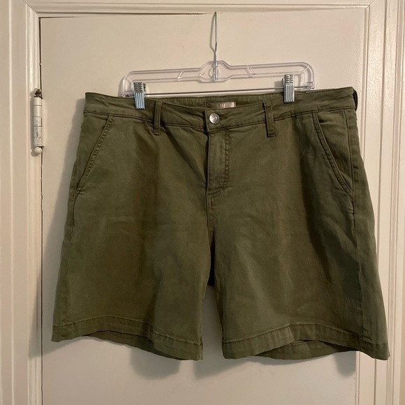Kut from the Kloth Pants - Kut From The Kloth Stretch Twill Catherine 7” Short in Loden Size 18 NWT